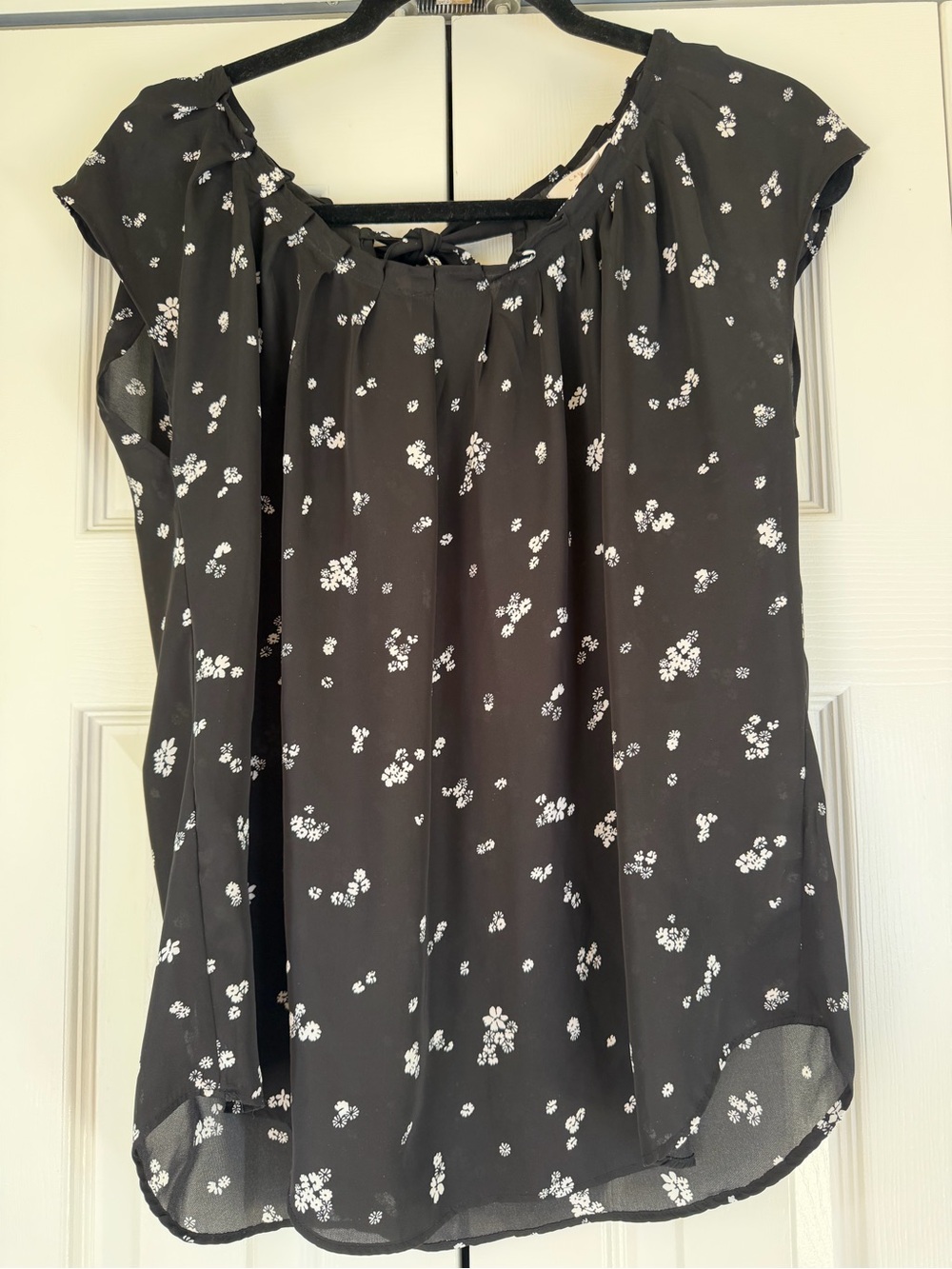 LC Lauren Conrad Black Floral Tie-Neck Cap Sleeve Blouse